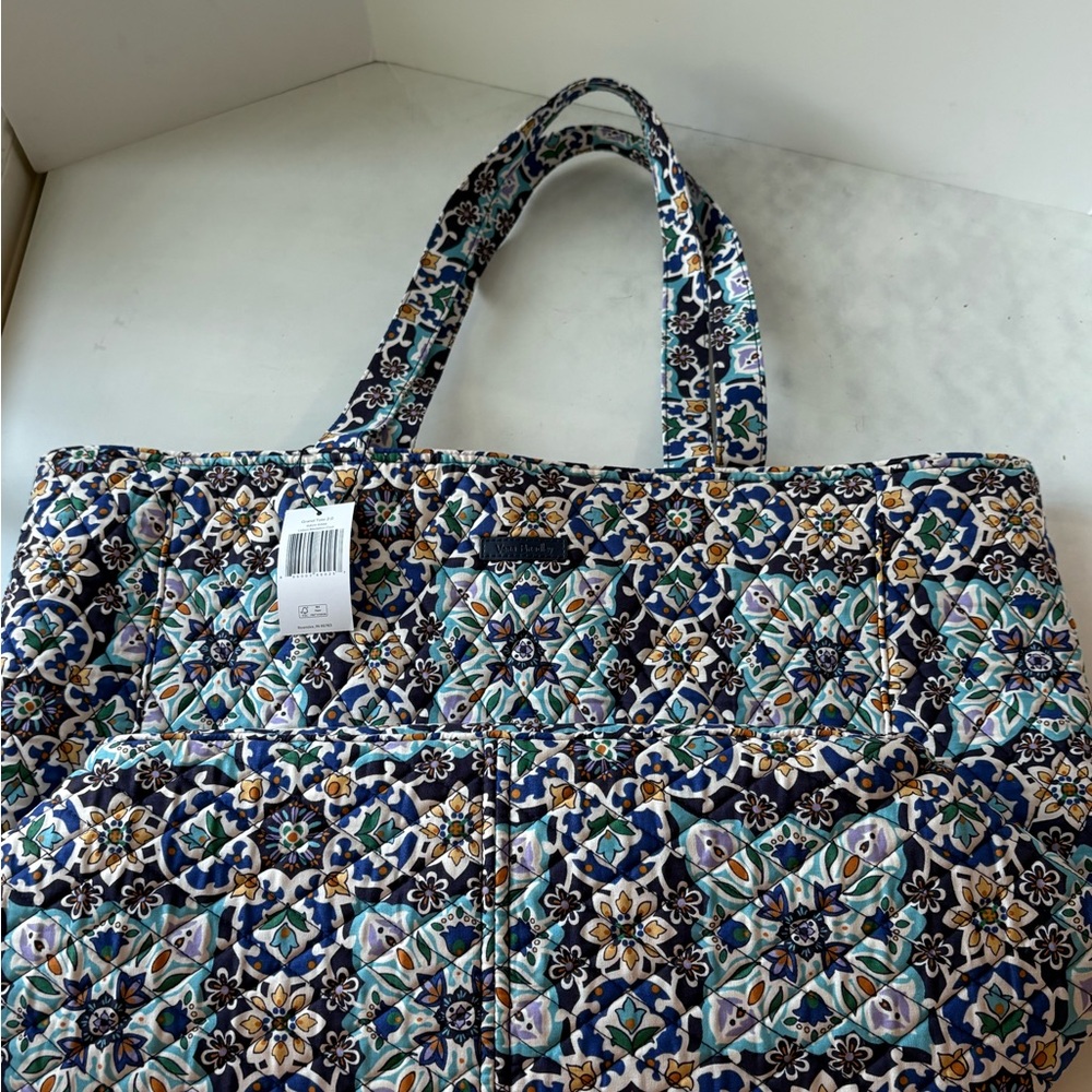 NWT Vera Bradley Grand Tote 2.0 Bag in Lisbon Medallion Cool